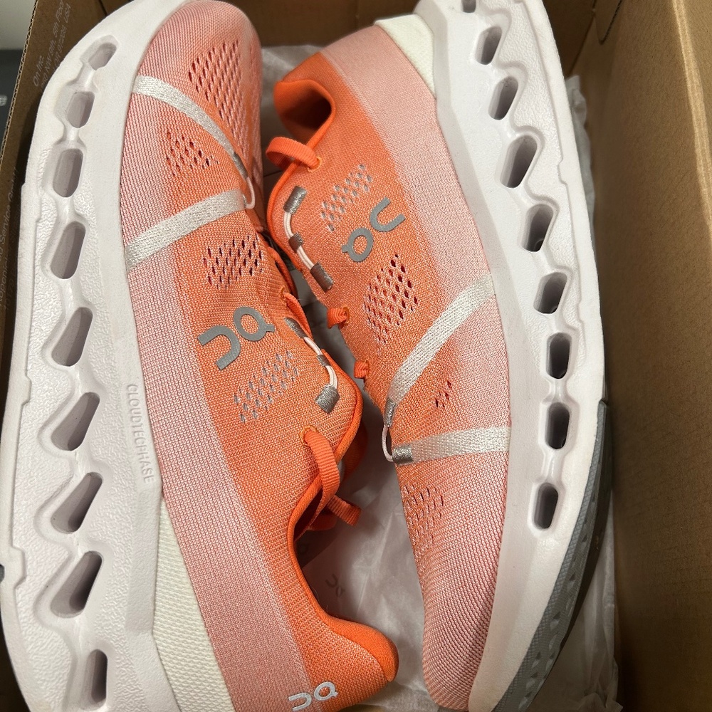 ON CLOUDSURFER - MENS 9 - FLAME/WHITE